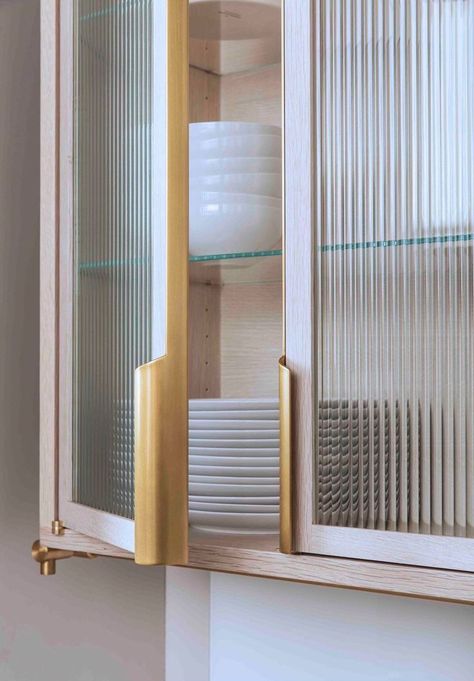 reeded glass door insert, fantastic handles Reeded Glass Kitchen, Glass Kitchen Cabinet, Glass Kitchen Cabinet Doors, Glass Kitchen Cabinets, Reeded Glass, Window Film Privacy, Kitchen Cabinet Doors, Glass Cabinet Doors, Ribbed Glass