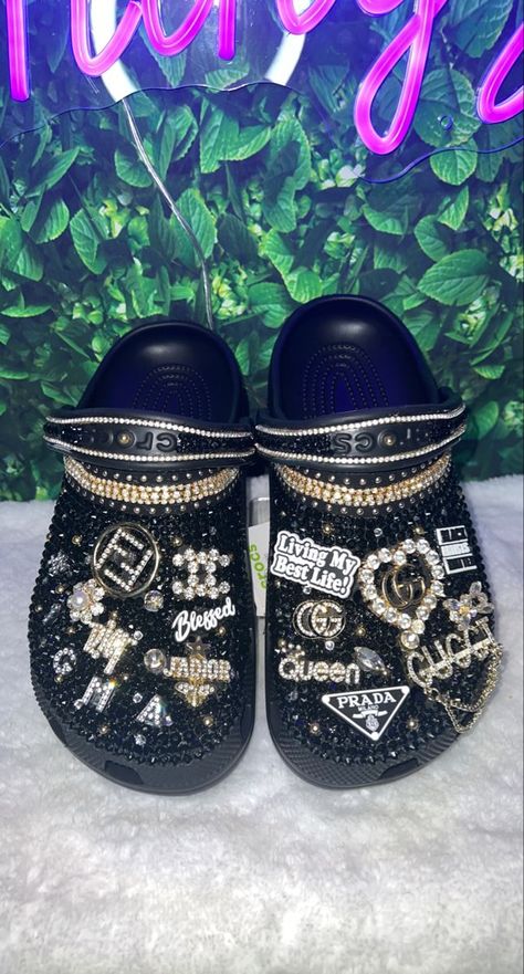 Black Custom Crocs, Black Bedazzled Crocs, Croc Bling Ideas, Black Bling Crocs, Black Crocs Aesthetic, Crocs Aesthetic Outfit, Blinged Out Crocs, Designed Crocs, Croc Decor