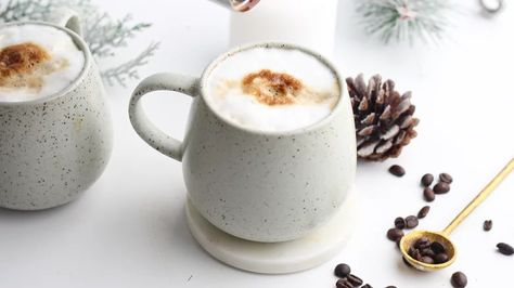 Flat White Recipe, Starbucks Flat White, Seasonal Coffee Drinks, Mac Sauce Recipe, Thm Drinks, Nespresso Recipes, Copycat Starbucks, Mulling Spices, Cozy Drinks