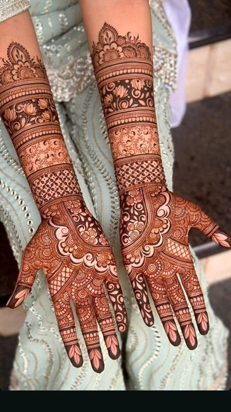 Henna Designs For Bride Wedding Mehndi, Bridal Mehndi Designs Traditional, Bohemian Mehendi Design, Henna Design Full Hand, Team Bride Mehendi Designs, Wedding Henna Designs Brides, Bridal Mehndi Designs With Names, Wedding Mehendi For Bride, Engegment Mehndi Designs