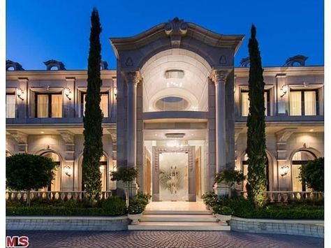 ^ Luxurious Houses, Yolanda Foster, Architecture Antique, Beverly Hills Mansion, Huge Houses, Mediterranean House Plans, Art Eclectic, Beverly Hills Houses, Dream Mansion