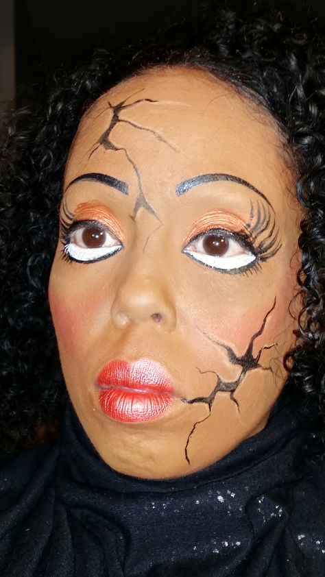 Cracked Face Makeup, Cracked Makeup, Cracked Doll Makeup, Cracked Doll, Steampunk Makeup, Clown Oc, Geisha Makeup, Quick Halloween Costumes, Painting Halloween