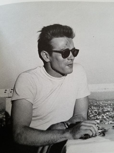 James Dean Old Hollywood Actors Men, James Dean Aesthetic, 1950s James Dean, James Dean Portrait, James Dean Style, James Dean Rare Photos, James Dean Iconic Photos, Baba Vanga, James Dean Photos