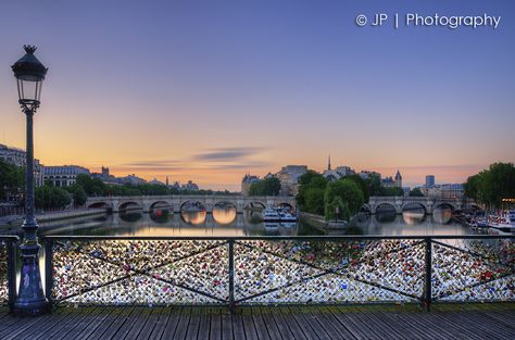 Pont des Arts 05:50 by JP Photography, via 500px Paris Decor, Saint Martin, Artist Inspiration, Paris France, Light Box, Vector Art, Louvre, Portfolio, Paris