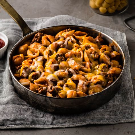 Cheeseburger Pasta Skillet, Pasta Skillet, Cheeseburger Pasta, Ready Set Eat, Skillet Pasta, Skillet Meals, Fondant Figures, Pasta Recipe, Ground Beef Recipes