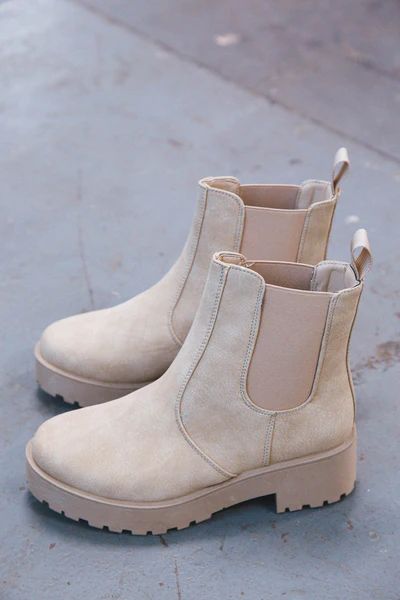 Small Boots For Women, Womens Boots No Heel, Ankle Boots For Teens, Comfy Winter Shoes For Women, Fall Everyday Shoes, Cute Booties Ankle Boots, Boho Shoes Winter, Cute Womens Boots, Feminine Winter Shoes