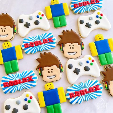 Roblox Birthday Party Ideas - A Pretty Celebration Roblox Clay Ideas, Roblox Birthday Party Ideas Printables, Roblox Pool Party Ideas, Roblox Birthday Party Favors, Roblox Birthday Cookies, Roblox Bday Party Ideas, 6th Birthday Theme Boy, Roblox Cookies Decorated, Roblox Birthday Party Ideas Cakes