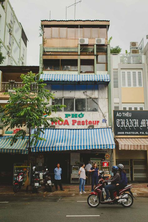 Saigon Photo Guide: Daily Life In Ho Chi Minh City - Departful City Streets Photography, City Life Photography, Creative Arts Therapy, Urban Architecture, City Landscape, Light Of Life, Urban Sketching, City Photography, Vietnam Travel