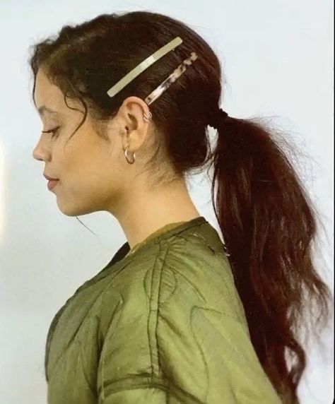 Jenna Ortega Ponytail, Jenna Ortega Ear Piercings, Jenna Ortega Piercings, Jenna Ortega Hands, Jenna Ortega Nose, Jenna Ortega Side Profile, Dove And Thomas, Pretty Icons, Wednesday Adams