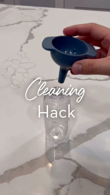 S&T INC. | A Life Hack Company on Instagram: "Make your own dust repelling spray! This DIY spray disinfects, deodorizes, and repels dust without any harsh chemicals! Ingredients: 1 cup of vinegar 1 Tbsp olive oil 3 drops of dish soap 15 drops of an essential oil 1 cup of water Shake spray bottle and spray mixture onto a microfiber cleaning cloth before dusting. Like and comment “oil” for the link to these microfiber cleaning cloths! #diycleaningproducts #nochemicalsneeded #reusablecloths #cleaninghacks #lifehacks" Diy Dust Repelling Spray, Diy Sprays, Cup Of Water, Olive Oil And Vinegar, Cleaning Cloths, Vinegar And Water, Like And Comment, Clean Living, Life Hack