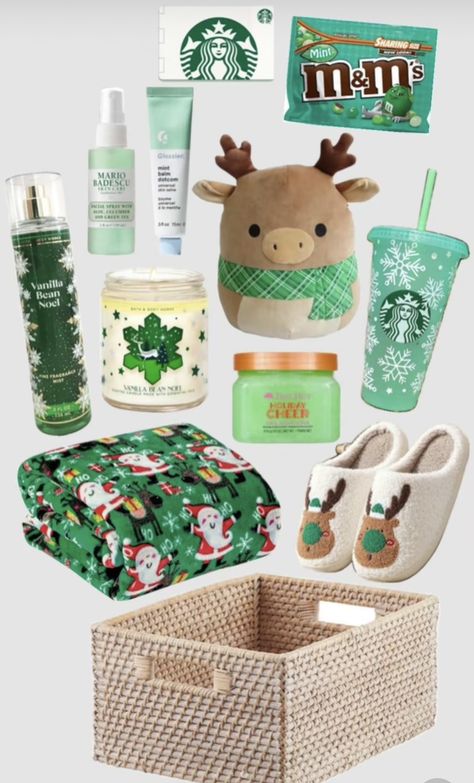 Cute Small Cheap Christmas Gifts, Santa Presents Ideas, Gift Basket Ideas For Secret Santa, Seasonal Gift Basket Ideas, Best Friend Gift Basket Christmas, Good Secret Santa Gifts Ideas, Christmas Gift Basket Aesthetic, Preppy Christmas Gifts For Teens, Cute Christmas Gift Baskets For Friends