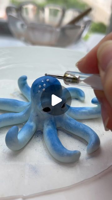 Blue Clay Ideas, Diy Clay Octopus, Clay Octopus Tutorial, Clay Octopus, Fondant Sea Creatures, Octopus Modeling Clay, Polymer Clay Octopus Earrings, Clay Octopus Tentacles, Blue Clay