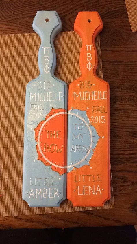 Sorority paddles for twin littles Sorority Twin Paddles, Twin Paddles Sorority, Sorority Paddles Twins, Twin Sorority Paddles, Paddle Designs Sorority, Sorority Paddles Ideas, Paddle Sorority Big, Delta Zeta Crafts, Big Little Paddles