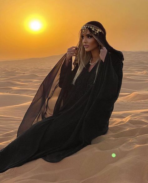 Desert Fashion Photography, Desert Outfit Ideas, Desert Photoshoot Ideas, Dubai Outfit, Desert Outfit, Desert Photoshoot, Dubai Outfits, Desert Photography, Arabian Women