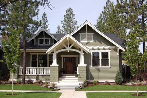 Craftsman style 3 bedroom home plan on Houseplans.com: 1-800-913-2350 Craftsman Bungalow House Plans, Small Cottage House Plans, Craftsman Cottage, Craftsman Bungalow, House Plans One Story, Craftsman Exterior, Craftsman Style House, Modern Craftsman, Modern Style House Plans