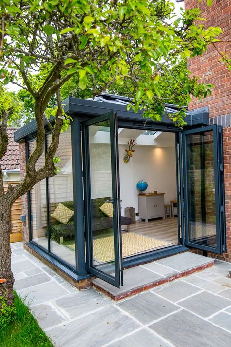 Conservatory Extension Ideas, Modern Conservatory Extension, Small Conservatory, Barbacoa Jardin, Small House Extensions, Modern Conservatory, Conservatory Extension, Orangery Extension, Conservatory Ideas