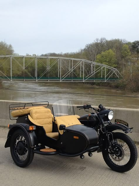 Ural ultra trim Motorcycle With Sidecar, Russian Motorcycle, Ural Motorcycle, Bmw Classic Cars, Motorcycle Sidecar, Trike Motorcycle, Vw Vintage, Old Motorcycles, Street Tracker