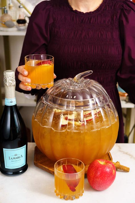 Bubbly Friendsgiving Fall Punch | La Marca Prosecco Cocktails Thanksgiving Punch With Prosecco, Prosecco Punch Fall, Fall Prosecco Punch, Fall Drinks With Prosecco, Lamarca Prosecco Cocktail, Fall Prosecco Drinks, Prosecco Thanksgiving Cocktails, Friendsgiving Cocktail Party, Prosecco Punch Recipes