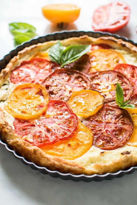 Heirloom Tomato Tart, Ricotta Tart, Tomato Tart Recipe, Tomato Tart, Tomato Pie, Savory Tart, Heirloom Tomato, Cooked Veggies, Quiche Recipes