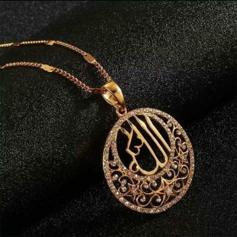 Allah Necklace, Bright Pillows, Bride Jewelry Set, Islamic Jewelry, Gold Mangalsutra Designs, Gold Jewellry, Jewelry Set Design, Fancy Jewellery Designs, Gold Chain With Pendant