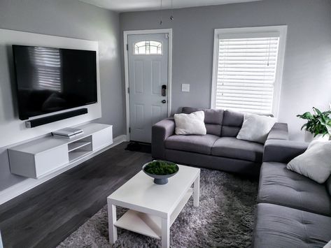 Grey And White Lounge Ideas, Small Living Room Ideas White Walls, Grey And White Small Living Room, Gray And White Small Living Room, Black White Grey Apartment Decor, Grey White Interior Design, Grey Lounge Aesthetic, Living Room Designs Small Spaces Grey, Flat Living Room Ideas Modern