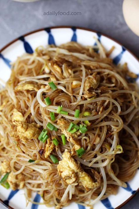 Vegetable Mei Fun Recipe, Mei Fun Noodles, Mei Fun Recipe, Chow Mei Fun, Chinese Rice Noodles, Egg Stir Fry, Mei Fun, Traditional Asian Dish, Chinese Noodle Recipes