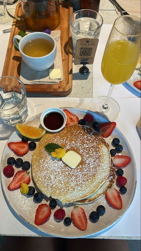 Miami Breakfast, Mimosa Breakfast, Brunch Miami, Dream Food, Girls Vacation, Future Me, Mimosa, Breakfast Brunch, Boston Terrier