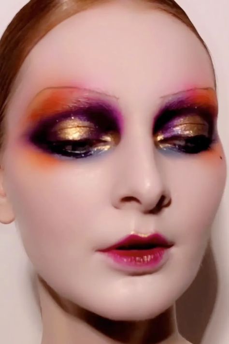 Pat McGrath Recreated 2 Unforgettable Beauty Looks From Her Runway Back Catalogue | British Vogue Iconic Catwalk, Pat Mcgrath Makeup, Makeup 2017, Golden Globes Red Carpet, Kiki De Montparnasse, Runway Makeup, Uk Photos, Beauty Looks, Vintage Makeup