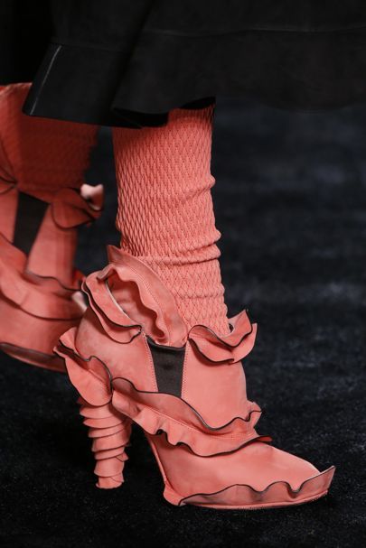 #SuzyMFW Fendi: Making Waves | British Vogue 2016 Fashion Trends, Creative Shoes, Runway Shoes, Funky Shoes, Weird Fashion, Spike Heels, Fendi Shoes, Unique Shoes, Shoe Design