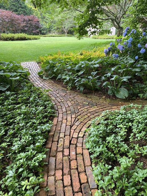 Brick Walking Path, Cobblestone Garden Path, Brick Path Backyard, Garden Path Layout, Brick Garden Paths And Walkways, Small Grass Area Ideas Front Yard, Garden Brick Pathway Ideas, Raised Bed Pathway, Rustic Garden Path