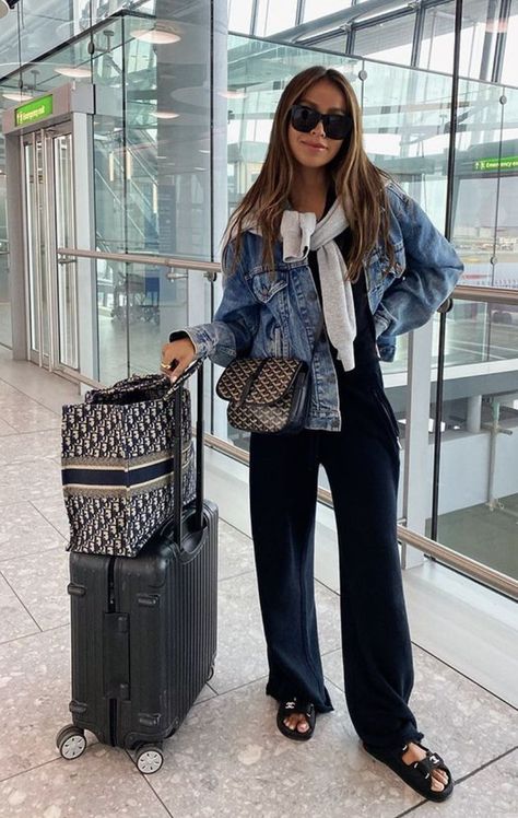 City Break Outfit Summer, Fall Airport Outfit, Summer Airplane Outfit, Airport Style Summer, Chic Travel Style, Airport Outfit Comfy, Chic Airport Outfit, Airport Chic, Comfy Airport Outfit