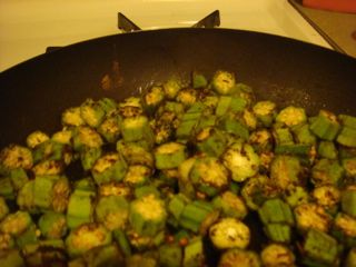 Ways To Cook Fresh Okra, Sauted Okra Recipes, Pan Fried Okra Recipe, Okra Recipes Stovetop, Okra Sauteed, Skillet Okra, Skillet Fried Okra, Sauteed Okra, Fried Okra