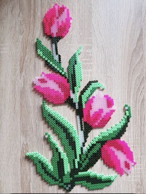 Tulip Perler Beads, Melt Beads Patterns, Perler Creations, Melty Bead Patterns, Easy Perler Beads Ideas, Art Perle, Hama Beads Design, Perler Bead Templates, Diy Perler Bead Crafts