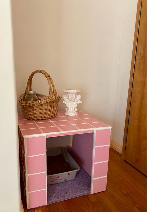 Pink Tile Table Diy, Litter Box Apartment, Raised Litter Box Ideas, Cute Cat Litter Box Ideas, Litter Box Diy Hidden, Pet Organization Cat, Secret Litter Box Ideas, Multicat Litter Box Ideas, Aesthetic Cat Litter Tray