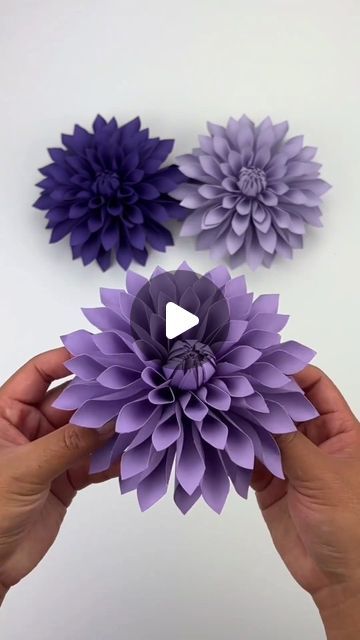 Diy Gifts Flowers Ideas, Folding Paper Flowers Diy, How Do You Make Paper Flowers Diy Crafts, Craft Paper Flower Bouquet, Cricut Paper Flower Bouquet, New Flower Bouquet Ideas, Paper Flowers Pattern, Diy Paper Dahlia, Diy Dahlia Paper Flower