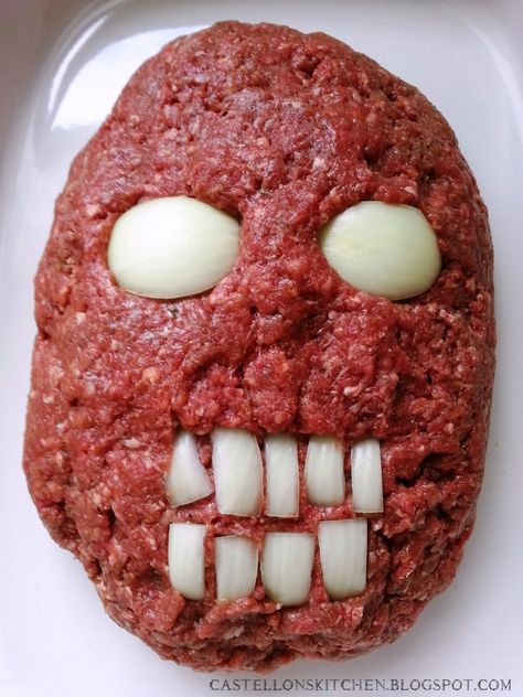 Halloween Meatloaf Face, Halloween Dishes Food Dinners, Meatloaf Skull Halloween, Halloween Mini Meatloaf, Meatloaf Shapes, Dinner Ideas Halloween, Halloween Hamburger Ideas, Feet Loaf For Halloween, Skull Silicone Mold Recipes