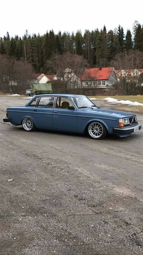 Old Vintage Cars, Volvo 240, Car Wallpaper, Classic Mercedes, Old School Cars, Rims For Cars, Volvo Cars, Mercedes Benz Cars, Benz Car