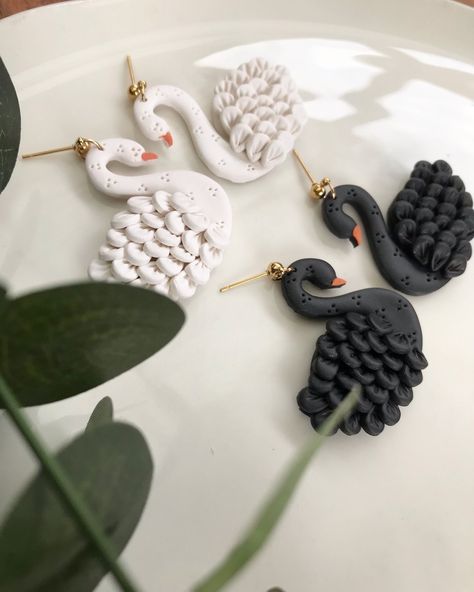 I had so much fun making these beautiful swans 😍 Swan Polymer Clay, Clay Swan, Diy Earrings Easy, Handmade Leather Jewelry, Polymer Clay Flower Jewelry, Diy Earrings Polymer Clay, Polymer Clay Jewelry Tutorials, Handmade Clay Jewelry, Polymer Clay Miniatures