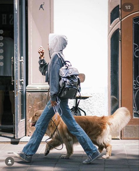 Walk The Dog Aesthetic, Dog Street Photography, Dog Walk Outfit, Dog Editorial, Dog Walking Outfit, Animal Photoshoot, Dog Photoshoot, Chill Outfits, Girl And Dog