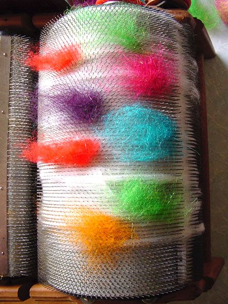 Scrap Batts: Speckled Multi-Fibre Batts » Knitting-and.com Spinning Yarn Fiber, Art Yarn Spinning, Blending Board, Drum Carder, Knitting 101, Wool Batts, Yarn Spinning, Spinning Wool, Yarn Ideas