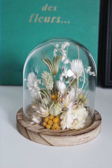 Flower Dome, Flowers Ideas, Dry Flowers, Preserved Flowers, Dried Floral, How To Preserve Flowers, Flower Shop, Decorative Bells, Dried Flowers