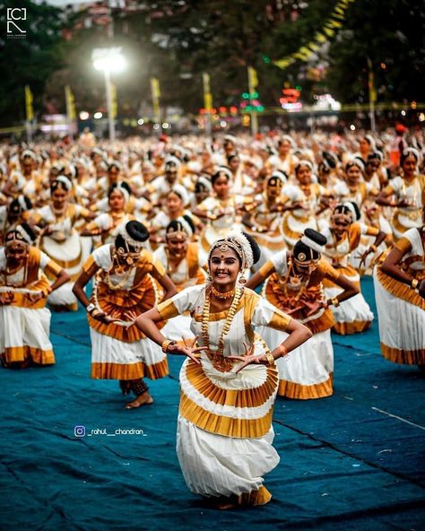 Onam Photography, Kerala Dance, South Indian Culture, Bharatanatyam Poses, Groom Entry, Dance Of India, Onam Celebration, Travel Songs, English Projects