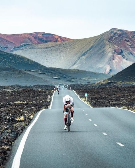 Triathlon Aesthetic Wallpaper, Triathlon Wallpaper, Triathlon Aesthetic, Iron Man Triathlon, Cycling Wallpaper, Personal Project Ideas, Mens Aesthetic, Cycling Photography, Triathlon Bike