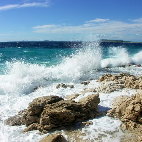 Ocean Waves Photography, Ocean Landscape Painting, Rocky Coast, Sailing Art, Beautiful Beach Pictures, Waves Photography, Seascape Photography, Ocean Landscape, Seascape Art