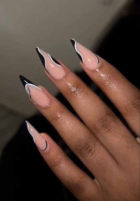 Almond Acrylic Nails Black And White, Almond Abstract French Tip Nails, Almond Nails Abstract Designs, Almond Shaped Nails Black Women, Line Nail Designs Simple, Birthday Almond Nails Designs, Nails Abstract Lines, Almond Abstract Nails, Abstract Nails Almond