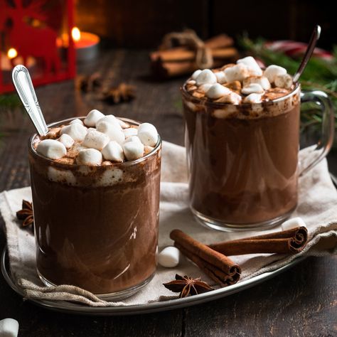 Chocolate Videos, Hot Chocolate Marshmallows, Starbucks Drinks Recipes, Homemade Hot Chocolate, Chocolate Caliente, Chocolate Sweets, Pretty Drinks, Chocolate Coffee, Cafe Food