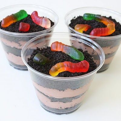 worms in dirt. kids enjoyed making and eating these! Bake Sale Treats, Dirt Pudding, Dirt Cups, Bake Recipes, Fun Kids Food, Bake Sale, Kids Snacks, Gummy Bears, I Love Food