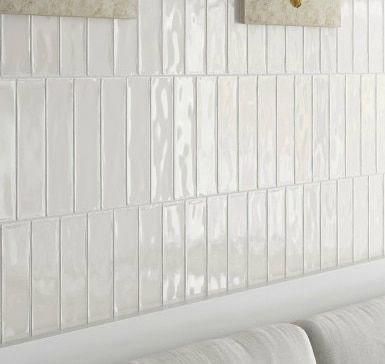 Interior Minimalista, Bathroom Pictures, Kitchen Tile, White Tiles, Subway Tile, White Bathroom, Diy Bathroom, Tile Backsplash, Wall Tile