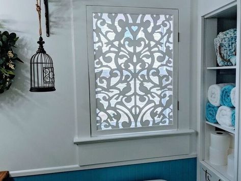 Dress up your windows and doors with these great ideas Window Privacy Screen, Decorative Screens Outdoor, Bathroom Window Privacy, Diy Window Trim, Curtain Alternatives, Diy Privacy Screen, Decorative Screen Panels, Bathroom Window, Window Benches