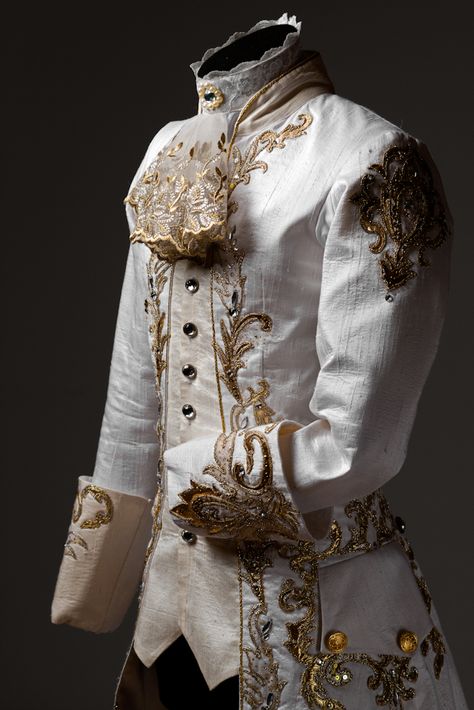 Masculine Royal Outfit, White And Gold Prince Outfit, Royal Aesthetic Outfit Men, Royal Mens Clothes, Costume Design For Men, Fantasy Wedding Clothes Male, Fanasty Outfits Male, Prince Royal Outfit, Princecore Fashion